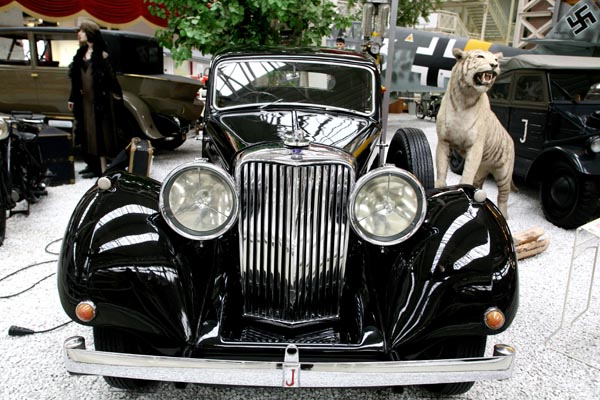 M-BASE エムベース ｜ 街角のクルマたちAtoZ